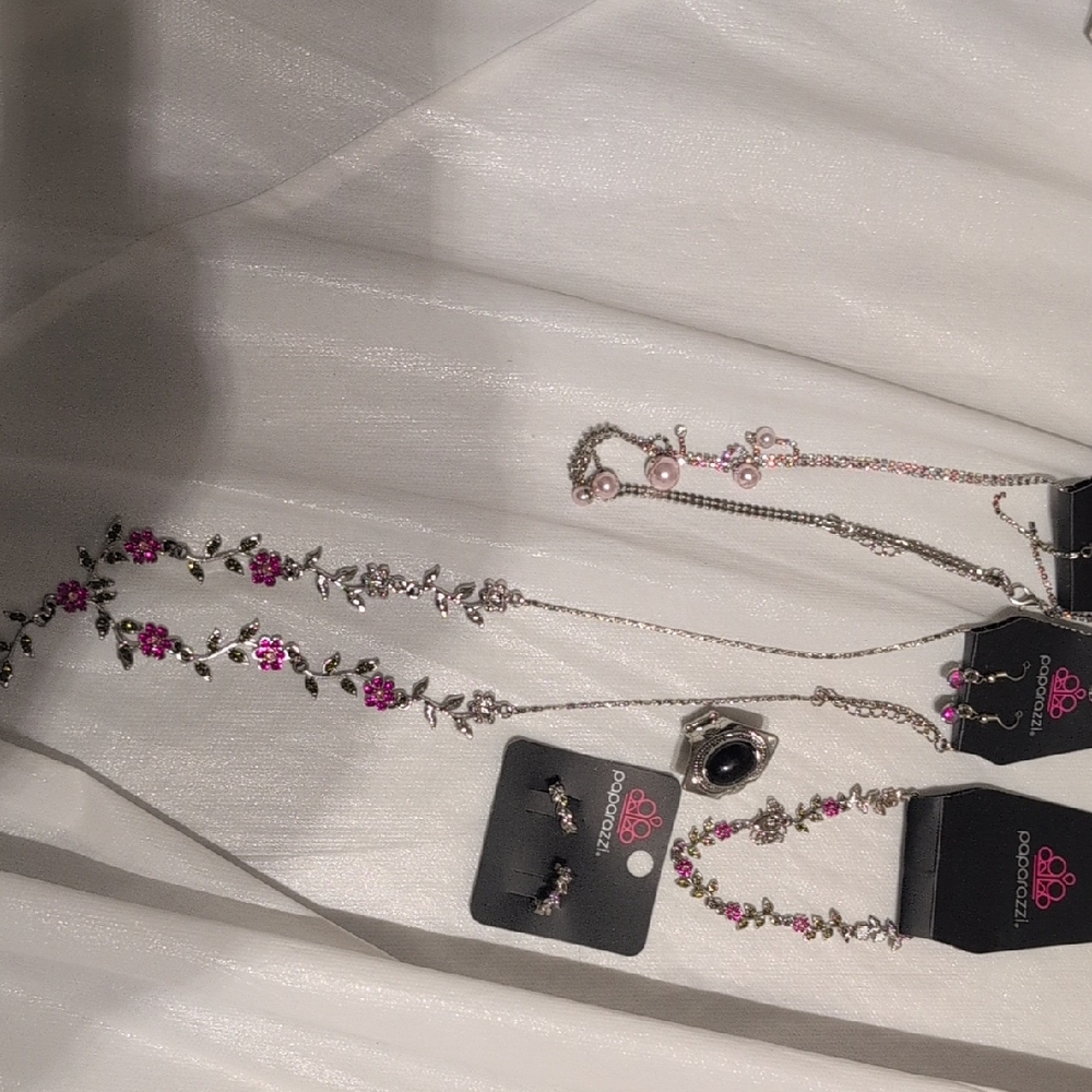 Paparazzi Silver Jewelry Set with Pink Highlights